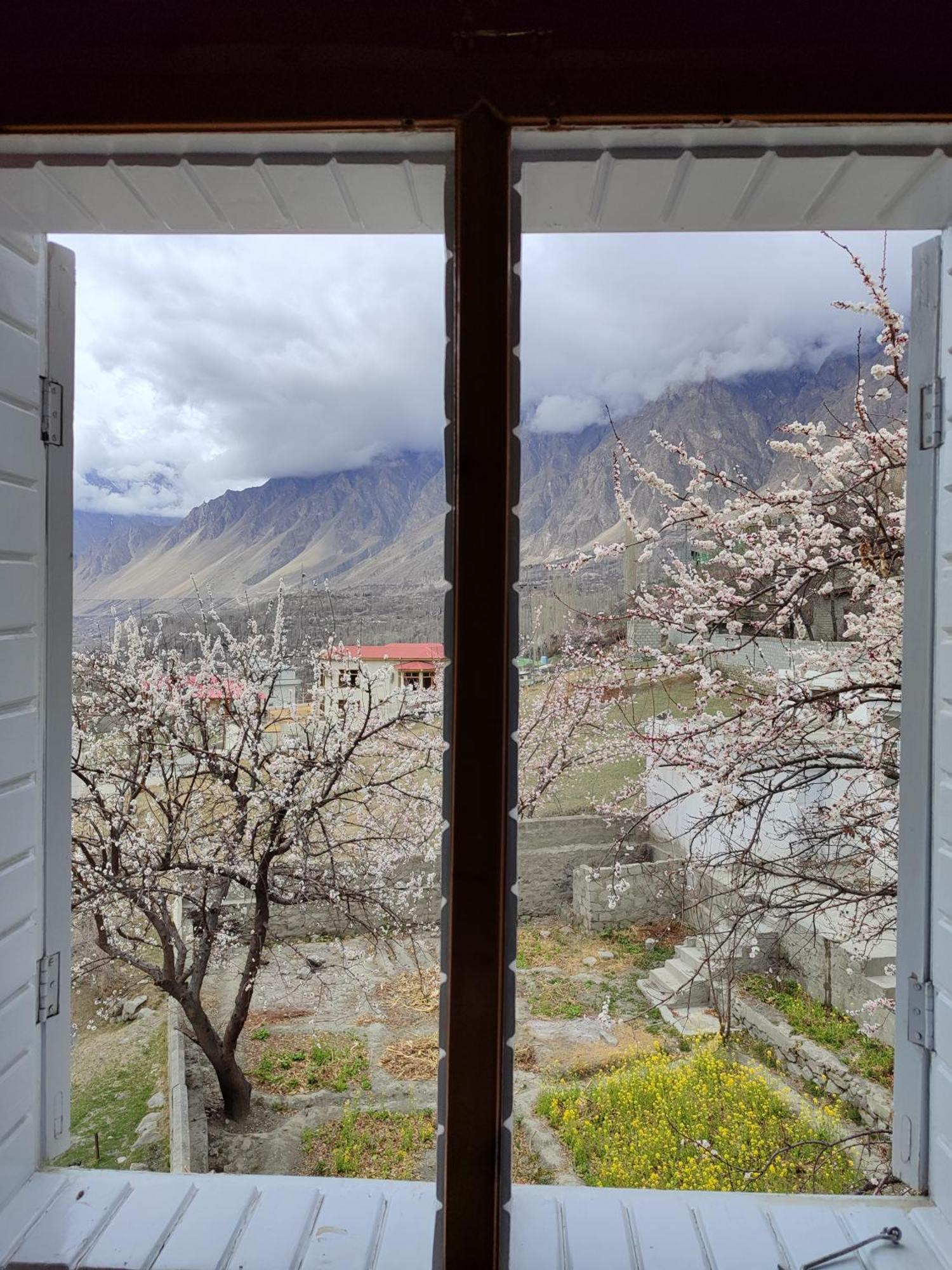 Hunza Lounge Hotell Karimabad  Eksteriør bilde